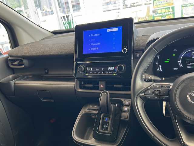 トヨタ シエンタ ハイブリッド Z 岐阜県 2023(令5)年 1.9万km ブラック 純正ディスプレイオーディオ/パノラミックビューモニター/連動前後ドライブレコーダー/トヨタセーフティセンス/レーダークルーズコントロール/ETC2.0/両側電動スライドドア/フルセグ視聴/Bluetooth/LEDヘッドライト/オートハイビーム/クリアランスソナー/ブラインドスポットモニター/純正フロアマット/AC100V/USBポート/プッシュスタート/スマートキー/スペアキー/取扱説明書・記録簿