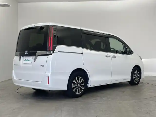 トヨタ エスクァイア ハイブリッド Gi プレミアムパッケージ ブラックテーラード 埼玉県 2021(令3)年 5.6万km ホワイトパールクリスタルシャイン 純正10インチナビ　/ CD DVD 地デジTV Bluetooth HDMI/フリップダウンモニター　/バックカメラ　/プリクラッシュセーフティ/クルーズコントロール　/ドラレコ　/ビルトインＥＴＣ　/シートヒーター　/ステアリングヒーター　/LEDオートライト
