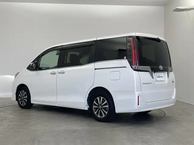 トヨタ エスクァイア ハイブリッド Gi プレミアムパッケージ ブラックテーラード 埼玉県 2021(令3)年 5.6万km ホワイトパールクリスタルシャイン 純正10インチナビ　/ CD DVD 地デジTV Bluetooth HDMI/フリップダウンモニター　/バックカメラ　/プリクラッシュセーフティ/クルーズコントロール　/ドラレコ　/ビルトインＥＴＣ　/シートヒーター　/ステアリングヒーター　/LEDオートライト
