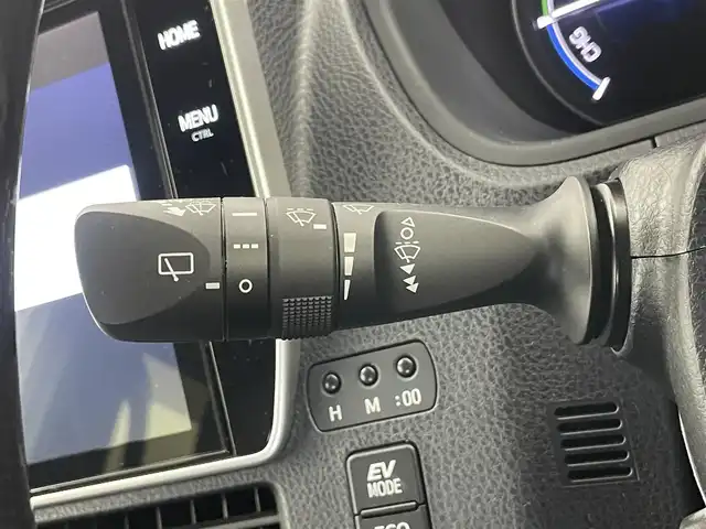 トヨタ エスクァイア ハイブリッド Gi プレミアムパッケージ ブラックテーラード 埼玉県 2021(令3)年 5.6万km ホワイトパールクリスタルシャイン 純正10インチナビ　/ CD DVD 地デジTV Bluetooth HDMI/フリップダウンモニター　/バックカメラ　/プリクラッシュセーフティ/クルーズコントロール　/ドラレコ　/ビルトインＥＴＣ　/シートヒーター　/ステアリングヒーター　/LEDオートライト