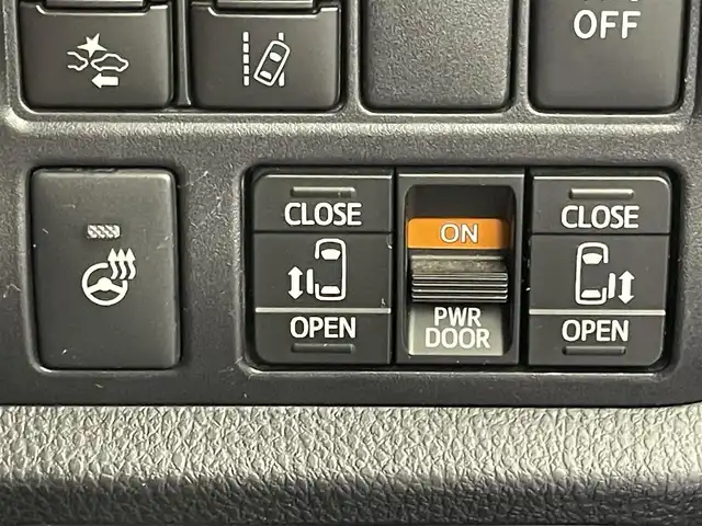 トヨタ エスクァイア ハイブリッド Gi プレミアムパッケージ ブラックテーラード 埼玉県 2021(令3)年 5.6万km ホワイトパールクリスタルシャイン 純正10インチナビ　/ CD DVD 地デジTV Bluetooth HDMI/フリップダウンモニター　/バックカメラ　/プリクラッシュセーフティ/クルーズコントロール　/ドラレコ　/ビルトインＥＴＣ　/シートヒーター　/ステアリングヒーター　/LEDオートライト