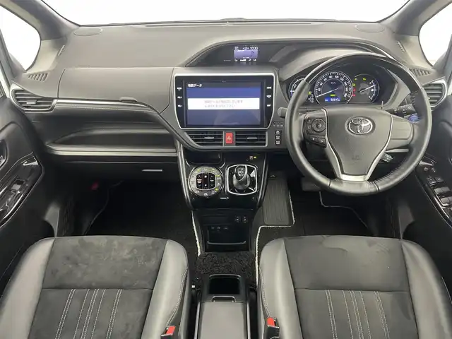 トヨタ エスクァイア ハイブリッド Gi プレミアムパッケージ ブラックテーラード 埼玉県 2021(令3)年 5.6万km ホワイトパールクリスタルシャイン 純正10インチナビ　/ CD DVD 地デジTV Bluetooth HDMI/フリップダウンモニター　/バックカメラ　/プリクラッシュセーフティ/クルーズコントロール　/ドラレコ　/ビルトインＥＴＣ　/シートヒーター　/ステアリングヒーター　/LEDオートライト
