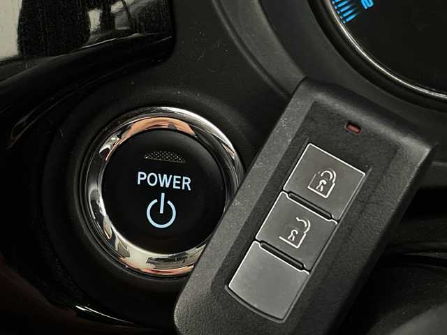 三菱 アウトランダー ＰＨＥＶ G セーフティパッケージ 新潟県 2017(平29)年 10.1万km シルキーホワイト 4WD/社外ナビ/　　フルセグ/CD/DVD/BT/アラウンドビューモニター/レーダークルーズコントロール/LEDオートライト/オートマチックハイビーム/ハーフレザーシート/パワーシート/シートヒーター/ステアリングスイッチ/パドルシフト/BSM/スマートキー/ETC