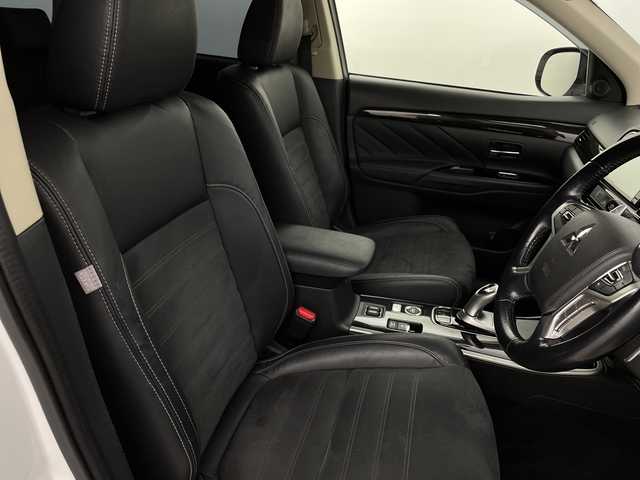 三菱 アウトランダー ＰＨＥＶ G セーフティパッケージ 新潟県 2017(平29)年 10.1万km シルキーホワイト 4WD/社外ナビ/　　フルセグ/CD/DVD/BT/アラウンドビューモニター/レーダークルーズコントロール/LEDオートライト/オートマチックハイビーム/ハーフレザーシート/パワーシート/シートヒーター/ステアリングスイッチ/パドルシフト/BSM/スマートキー/ETC
