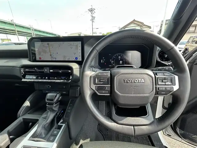 トヨタ ランドクルーザー ２５０ VX 愛知県 2024(令6)年 1.3万km プラチナホワイトパールマイカ サンルーフ/丸目ヘッドライト/ディスプレイオーディオナビ/FM/AM/フルセグTV/BT/Miracast/USB/アラウンドビューモニター/クリアランスソナー/ブラインドスポットモニター/フォグランプ/パワーバックドア/パワーハッチ/デジタルインナーミラー/前席シートヒーター/ルーフレール/衝突被害軽減ブレーキ/スマートキー/トヨタチームメイト/ブラインドスポットモニター/レーダークルーズコントロール（追従走行あり）/本革シート/パーキングサポートブレーキ/純正フロアマット/プッシュスタート/純正18インチアルミホイール