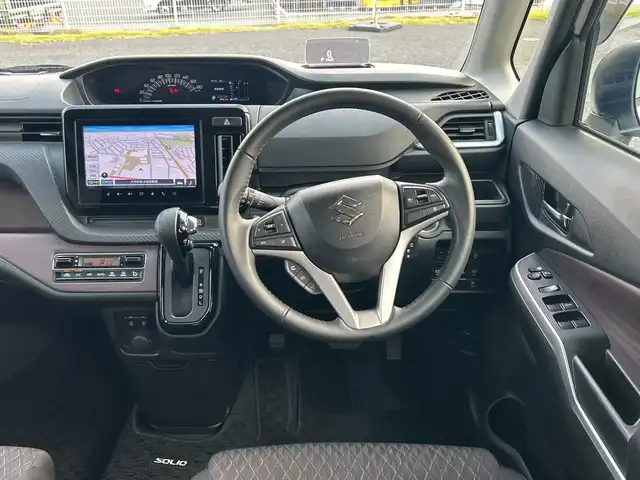 スズキ ソリオ バンディット HV MV 千葉県 2023(令5)年 0.9万km ピュアホワイトP 純正メモリナビ/（CD/DVD/BT/TV)/バックカメラ/衝突被害軽減システム/車線逸脱警報/レーダークルーズコントロール/パワースライドドア/ヘッドアップディスプレイ/シートヒーター/ETC/ドライブレコーダー/アイドリングストップ/LEDヘッドライト/フォグランプ/オートライト/ウィンカーミラー/電動格納ミラー/純正15インチAW/シートヒーター/プッシュスタート/ドアバイザー/取扱説明書/保証書