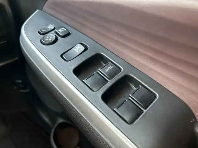 スズキ ソリオ バンディット HV MV 千葉県 2023(令5)年 0.9万km ピュアホワイトP 純正メモリナビ/（CD/DVD/BT/TV)/バックカメラ/衝突被害軽減システム/車線逸脱警報/レーダークルーズコントロール/パワースライドドア/ヘッドアップディスプレイ/シートヒーター/ETC/ドライブレコーダー/アイドリングストップ/LEDヘッドライト/フォグランプ/オートライト/ウィンカーミラー/電動格納ミラー/純正15インチAW/シートヒーター/プッシュスタート/ドアバイザー/取扱説明書/保証書