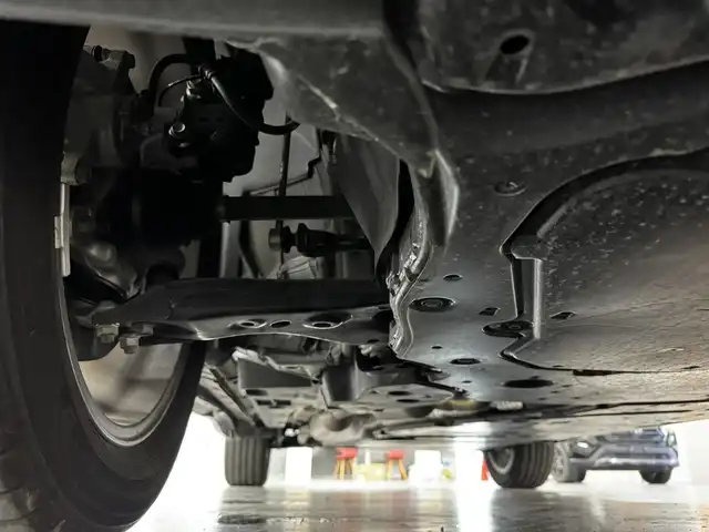 トヨタ ハリアー ハイブリッド Z レザーパッケージ 三重県 2023(令5)年 1.3万km プラチナホワイトパールマイカ ハイブリッド/FF/MTモード付フロアCVT/純正 12.3インチナビ/（AM/FM/TV/Bluetooth/USB/iPod/CarPlay/AndroidAuto/Miracast）/【OP】パノラミックビューモニター（床下透過表示機能付）/モデリスタエアロ（F/S/R下）/JBLプレミアムサウンドシステム（9スピーカー＆アンプ）/ドライブレコーダー 前後（デジタルミラー内蔵）/ETC2.0/Toyota Safety Sense/●プリクラッシュセーフティ/●レーントレーシングアシスト/●レーダークルコン/●アダプティブハイビームシステム/●ロードサインアシスト/・ドライバー異常時対応システム/・先行車発進告知機能/・ブラインドスポットモニター/・パーキングサポートブレーキ（前後静止物、後方接近車両）/など/装備/・デジタルインナーミラー（前後録画機能付）/・カラーヘッドアップディスプレイ/・ハンズフリーパワーバックドア/・本革シート（黒）/・シートヒーター＋ベンチレーション（D/N）/・ステアリングヒーター/・パワーシート（D8way（4wayランバーサポート付）/N4way）/・左右独立オートエアコン/・オートワイパー/・純正18inAW/など