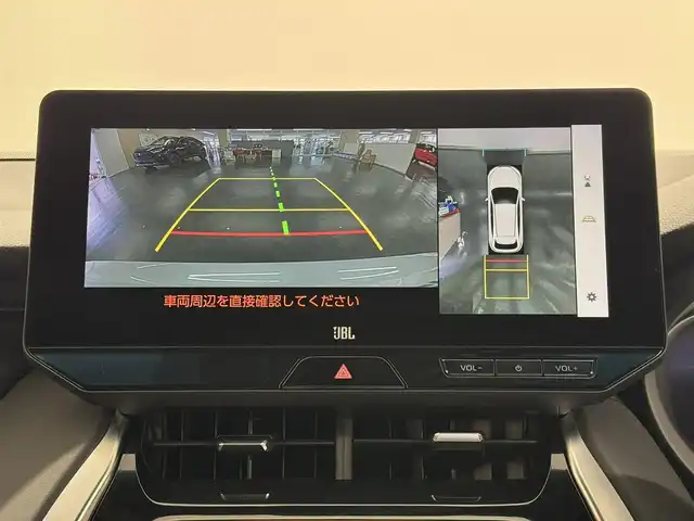 トヨタ ハリアー ハイブリッド Z レザーパッケージ 三重県 2023(令5)年 1.3万km プラチナホワイトパールマイカ ハイブリッド/FF/MTモード付フロアCVT/純正 12.3インチナビ/（AM/FM/TV/Bluetooth/USB/iPod/CarPlay/AndroidAuto/Miracast）/【OP】パノラミックビューモニター（床下透過表示機能付）/モデリスタエアロ（F/S/R下）/JBLプレミアムサウンドシステム（9スピーカー＆アンプ）/ドライブレコーダー 前後（デジタルミラー内蔵）/ETC2.0/Toyota Safety Sense/●プリクラッシュセーフティ/●レーントレーシングアシスト/●レーダークルコン/●アダプティブハイビームシステム/●ロードサインアシスト/・ドライバー異常時対応システム/・先行車発進告知機能/・ブラインドスポットモニター/・パーキングサポートブレーキ（前後静止物、後方接近車両）/など/装備/・デジタルインナーミラー（前後録画機能付）/・カラーヘッドアップディスプレイ/・ハンズフリーパワーバックドア/・本革シート（黒）/・シートヒーター＋ベンチレーション（D/N）/・ステアリングヒーター/・パワーシート（D8way（4wayランバーサポート付）/N4way）/・左右独立オートエアコン/・オートワイパー/・純正18inAW/など