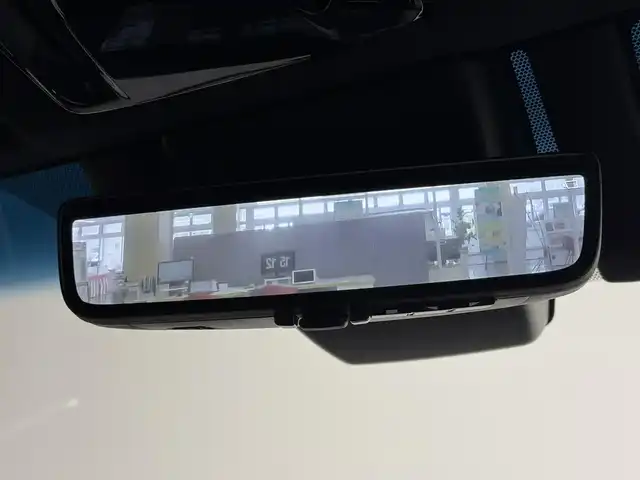 トヨタ ハリアー ハイブリッド Z レザーパッケージ 三重県 2023(令5)年 1.3万km プラチナホワイトパールマイカ ハイブリッド/FF/MTモード付フロアCVT/純正 12.3インチナビ/（AM/FM/TV/Bluetooth/USB/iPod/CarPlay/AndroidAuto/Miracast）/【OP】パノラミックビューモニター（床下透過表示機能付）/モデリスタエアロ（F/S/R下）/JBLプレミアムサウンドシステム（9スピーカー＆アンプ）/ドライブレコーダー 前後（デジタルミラー内蔵）/ETC2.0/Toyota Safety Sense/●プリクラッシュセーフティ/●レーントレーシングアシスト/●レーダークルコン/●アダプティブハイビームシステム/●ロードサインアシスト/・ドライバー異常時対応システム/・先行車発進告知機能/・ブラインドスポットモニター/・パーキングサポートブレーキ（前後静止物、後方接近車両）/など/装備/・デジタルインナーミラー（前後録画機能付）/・カラーヘッドアップディスプレイ/・ハンズフリーパワーバックドア/・本革シート（黒）/・シートヒーター＋ベンチレーション（D/N）/・ステアリングヒーター/・パワーシート（D8way（4wayランバーサポート付）/N4way）/・左右独立オートエアコン/・オートワイパー/・純正18inAW/など