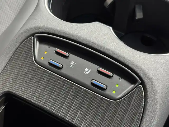トヨタ ハリアー ハイブリッド Z レザーパッケージ 三重県 2023(令5)年 1.3万km プラチナホワイトパールマイカ ハイブリッド/FF/MTモード付フロアCVT/純正 12.3インチナビ/（AM/FM/TV/Bluetooth/USB/iPod/CarPlay/AndroidAuto/Miracast）/【OP】パノラミックビューモニター（床下透過表示機能付）/モデリスタエアロ（F/S/R下）/JBLプレミアムサウンドシステム（9スピーカー＆アンプ）/ドライブレコーダー 前後（デジタルミラー内蔵）/ETC2.0/Toyota Safety Sense/●プリクラッシュセーフティ/●レーントレーシングアシスト/●レーダークルコン/●アダプティブハイビームシステム/●ロードサインアシスト/・ドライバー異常時対応システム/・先行車発進告知機能/・ブラインドスポットモニター/・パーキングサポートブレーキ（前後静止物、後方接近車両）/など/装備/・デジタルインナーミラー（前後録画機能付）/・カラーヘッドアップディスプレイ/・ハンズフリーパワーバックドア/・本革シート（黒）/・シートヒーター＋ベンチレーション（D/N）/・ステアリングヒーター/・パワーシート（D8way（4wayランバーサポート付）/N4way）/・左右独立オートエアコン/・オートワイパー/・純正18inAW/など