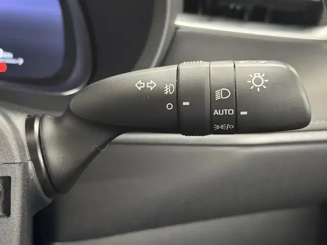 トヨタ ハリアー ハイブリッド Z レザーパッケージ 三重県 2023(令5)年 1.3万km プラチナホワイトパールマイカ ハイブリッド/FF/MTモード付フロアCVT/純正 12.3インチナビ/（AM/FM/TV/Bluetooth/USB/iPod/CarPlay/AndroidAuto/Miracast）/【OP】パノラミックビューモニター（床下透過表示機能付）/モデリスタエアロ（F/S/R下）/JBLプレミアムサウンドシステム（9スピーカー＆アンプ）/ドライブレコーダー 前後（デジタルミラー内蔵）/ETC2.0/Toyota Safety Sense/●プリクラッシュセーフティ/●レーントレーシングアシスト/●レーダークルコン/●アダプティブハイビームシステム/●ロードサインアシスト/・ドライバー異常時対応システム/・先行車発進告知機能/・ブラインドスポットモニター/・パーキングサポートブレーキ（前後静止物、後方接近車両）/など/装備/・デジタルインナーミラー（前後録画機能付）/・カラーヘッドアップディスプレイ/・ハンズフリーパワーバックドア/・本革シート（黒）/・シートヒーター＋ベンチレーション（D/N）/・ステアリングヒーター/・パワーシート（D8way（4wayランバーサポート付）/N4way）/・左右独立オートエアコン/・オートワイパー/・純正18inAW/など