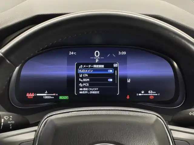 トヨタ ハリアー ハイブリッド Z レザーパッケージ 三重県 2023(令5)年 1.3万km プラチナホワイトパールマイカ ハイブリッド/FF/MTモード付フロアCVT/純正 12.3インチナビ/（AM/FM/TV/Bluetooth/USB/iPod/CarPlay/AndroidAuto/Miracast）/【OP】パノラミックビューモニター（床下透過表示機能付）/モデリスタエアロ（F/S/R下）/JBLプレミアムサウンドシステム（9スピーカー＆アンプ）/ドライブレコーダー 前後（デジタルミラー内蔵）/ETC2.0/Toyota Safety Sense/●プリクラッシュセーフティ/●レーントレーシングアシスト/●レーダークルコン/●アダプティブハイビームシステム/●ロードサインアシスト/・ドライバー異常時対応システム/・先行車発進告知機能/・ブラインドスポットモニター/・パーキングサポートブレーキ（前後静止物、後方接近車両）/など/装備/・デジタルインナーミラー（前後録画機能付）/・カラーヘッドアップディスプレイ/・ハンズフリーパワーバックドア/・本革シート（黒）/・シートヒーター＋ベンチレーション（D/N）/・ステアリングヒーター/・パワーシート（D8way（4wayランバーサポート付）/N4way）/・左右独立オートエアコン/・オートワイパー/・純正18inAW/など