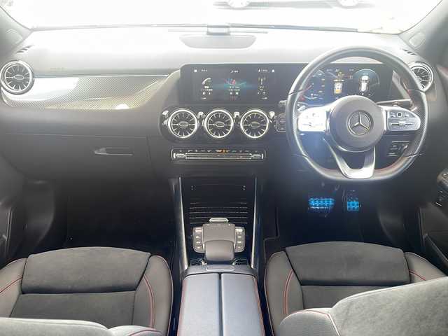 メルセデス・ベンツ ＧＬＡ２００ｄ 4マチック AMGライン 兵庫県 2021(令3)年 1.2万km マウンテングレー 軽油/ターボ/4WD/登録時走行距離11922km/レーダーセーフティパッケージ/純正10.25インチナビ/フルセグTV/全方位カメラ/純正前後ドライブレコーダー/キーレスゴー/コンビニエンスオープニング/クロージング機能/前席パワーシート/シートヒーター/パワーバックドア/マルチビームLEDヘッドランプ/アダプティブハイビームアシストプラス/カーボン調インパネ加飾/ETC2.0/純正フロアマット