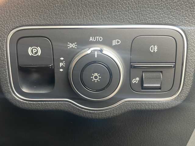 メルセデス・ベンツ ＧＬＡ２００ｄ 4マチック AMGライン 兵庫県 2021(令3)年 1.2万km マウンテングレー 軽油/ターボ/4WD/登録時走行距離11922km/レーダーセーフティパッケージ/純正10.25インチナビ/フルセグTV/全方位カメラ/純正前後ドライブレコーダー/キーレスゴー/コンビニエンスオープニング/クロージング機能/前席パワーシート/シートヒーター/パワーバックドア/マルチビームLEDヘッドランプ/アダプティブハイビームアシストプラス/カーボン調インパネ加飾/ETC2.0/純正フロアマット