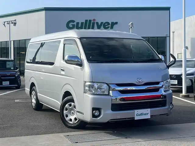 トヨタ ハイエース GL 愛媛県 2016(平28)年 5.6万km シルバーM 登録時走行距離：55299km/10人乗り/社外ナビ/AM/FM/ワンセグTV/DVD/CD/Bluetooth/ETC/バックカメラ/サイドアンダーミラー/サーキュレーター/後席背面ジュースホルダー/キセノンヘッドライト/フォグランプ/リモコンキー/純正フロアマット