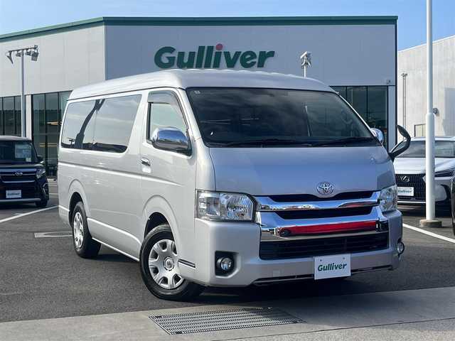 トヨタ ハイエース GL 愛媛県 2016(平28)年 5.6万km シルバーM 登録時走行距離：55299km/10人乗り/社外ナビ/AM/FM/ワンセグTV/DVD/CD/Bluetooth/ETC/バックカメラ/サイドアンダーミラー/サーキュレーター/後席背面ジュースホルダー/キセノンヘッドライト/フォグランプ/リモコンキー/純正フロアマット