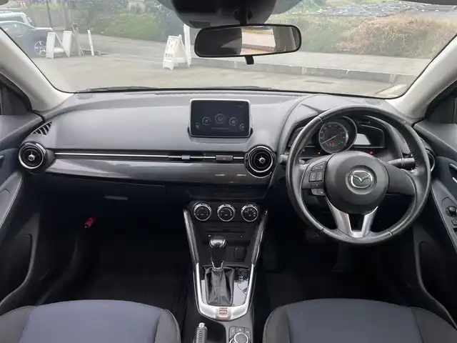 マツダ デミオ 13S 富山県 2015(平27)年 4.9万km メテオグレーマイカ ＬＥＤコンフォートパッケージ/メーカーナビ/フルセグＴＶ/Ｂｌｕｅｔｏｏｔｈ/ＤＶＤ再生/ビルトインＥＴＣ/アイドリングストップ/ＬＥＤオートライト/衝突軽減ブレーキ