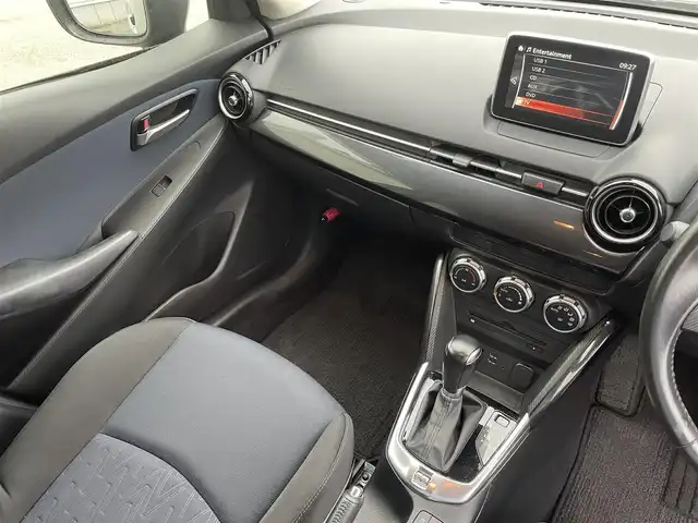 マツダ デミオ 13S 富山県 2015(平27)年 4.9万km メテオグレーマイカ ＬＥＤコンフォートパッケージ/メーカーナビ/フルセグＴＶ/Ｂｌｕｅｔｏｏｔｈ/ＤＶＤ再生/ビルトインＥＴＣ/アイドリングストップ/ＬＥＤオートライト/衝突軽減ブレーキ