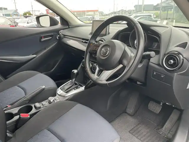 マツダ デミオ 13S 富山県 2015(平27)年 4.9万km メテオグレーマイカ ＬＥＤコンフォートパッケージ/メーカーナビ/フルセグＴＶ/Ｂｌｕｅｔｏｏｔｈ/ＤＶＤ再生/ビルトインＥＴＣ/アイドリングストップ/ＬＥＤオートライト/衝突軽減ブレーキ