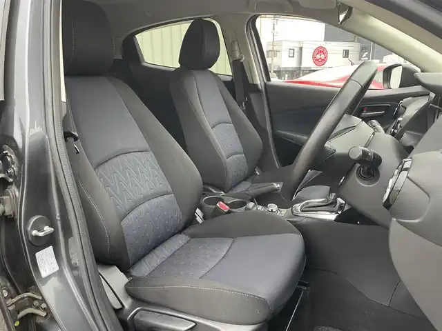 マツダ デミオ 13S 富山県 2015(平27)年 4.9万km メテオグレーマイカ ＬＥＤコンフォートパッケージ/メーカーナビ/フルセグＴＶ/Ｂｌｕｅｔｏｏｔｈ/ＤＶＤ再生/ビルトインＥＴＣ/アイドリングストップ/ＬＥＤオートライト/衝突軽減ブレーキ