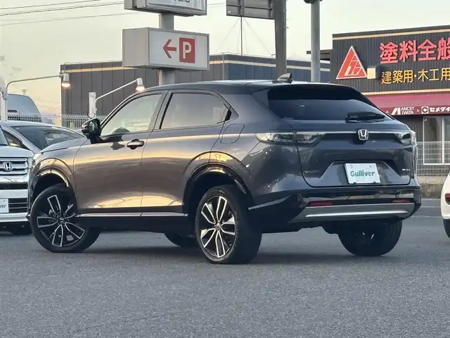 ホンダ ヴェゼル ハイブリッド e:HEV PLaY 愛知県 2023(令5)年 2.4万km メテオロイドグレーメタリック /禁煙//ワンオーナー//スカイルーフ//純正ナビ//BT/USB/フルセグ//バックカメラ//純正18AW//半革シート//シートヒーター（前席）//前後ドライブレコーダー//ETC2.0//置くだけ充電//電動リアゲート//ACC/CMBS/LTA/BSM/RSA//先行車発進お知らせ機能//横滑り防止装置//電子制御パーキングブレーキ//ブレーキホールド//LEDオートライト//オートハイビーム//オートリトラウィンカーミラー//本革巻きステアリング//ステアリングスイッチ//ステアリングヒーター//純正フロアマット//スペアスマートキー//新車時保証書//取扱説明書