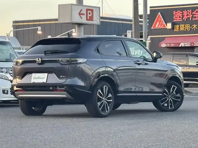 ホンダ ヴェゼル ハイブリッド e:HEV PLaY 愛知県 2023(令5)年 2.4万km メテオロイドグレーメタリック /禁煙//ワンオーナー//スカイルーフ//純正ナビ//BT/USB/フルセグ//バックカメラ//純正18AW//半革シート//シートヒーター（前席）//前後ドライブレコーダー//ETC2.0//置くだけ充電//電動リアゲート//ACC/CMBS/LTA/BSM/RSA//先行車発進お知らせ機能//横滑り防止装置//電子制御パーキングブレーキ//ブレーキホールド//LEDオートライト//オートハイビーム//オートリトラウィンカーミラー//本革巻きステアリング//ステアリングスイッチ//ステアリングヒーター//純正フロアマット//スペアスマートキー//新車時保証書//取扱説明書