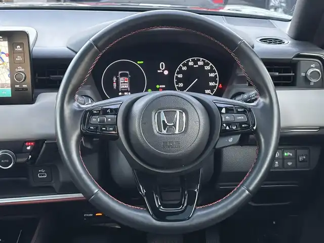 ホンダ ヴェゼル ハイブリッド e:HEV PLaY 愛知県 2023(令5)年 2.4万km メテオロイドグレーメタリック /禁煙//ワンオーナー//スカイルーフ//純正ナビ//BT/USB/フルセグ//バックカメラ//純正18AW//半革シート//シートヒーター（前席）//前後ドライブレコーダー//ETC2.0//置くだけ充電//電動リアゲート//ACC/CMBS/LTA/BSM/RSA//先行車発進お知らせ機能//横滑り防止装置//電子制御パーキングブレーキ//ブレーキホールド//LEDオートライト//オートハイビーム//オートリトラウィンカーミラー//本革巻きステアリング//ステアリングスイッチ//ステアリングヒーター//純正フロアマット//スペアスマートキー//新車時保証書//取扱説明書