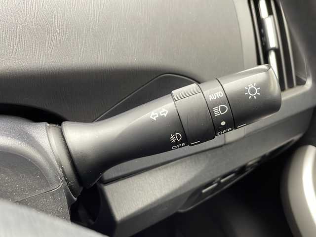 トヨタ プリウス S ツーリングセレクション 千葉県 2015(平27)年 2.9万km ブラック 純正ナビ/　CD/DVD/Bluetooth/TV/オートライト/フォグランプ/ビルトインETC/前席シートカバー/LEDライト/バックカメラ/電動格納ミラー/フロアマット/ドアバイザー/スマートキー/スタートボタン