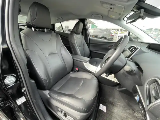 トヨタ プリウス A プレミアム 東京都 2016(平28)年 1.6万km 黒 社外エアロ/純正ナビ/バックモニター/プリクラッシュセーフティ/ブラインドスポットモニター/レーンディパーチャーアラート/クルーズコントロール/シートヒーター/ＥＴ/パワーシート/黒革シート/純正ブラックオールペイント