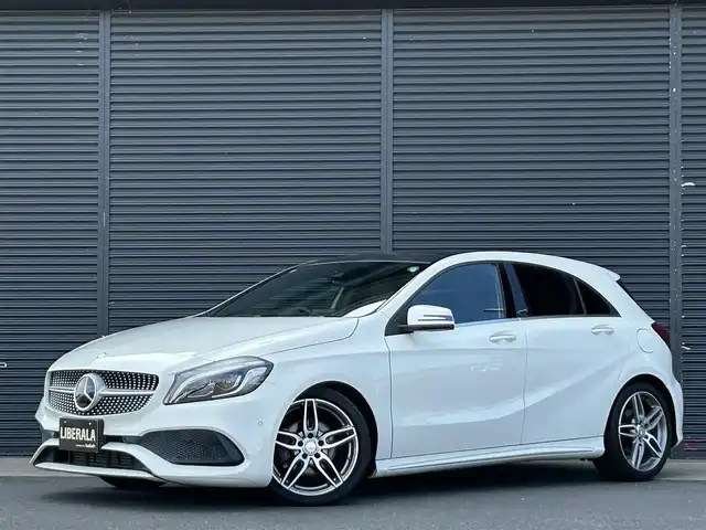 メルセデス・ベンツ Ａ１８０ スポーツ 茨城県 2017(平29)年 4万km カルサイトホワイト 後期型 /AMGレザ-エクスクル-シブパッケージ /パノラミックSR /harman/kardon /本革 /シ-トヒ-タ- /M付PWシ-ト /アンビエントライト /レザ-調インテリアトリム /RSP /ACC /LKA /BSA /PRE-SAFE /Bカメラ /パ-クトロニック /ナビ /TV /CarPlay/BT/DVD/CD /LED/ETC2.0/禁煙車