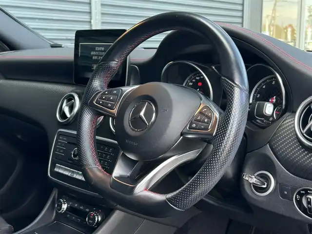 メルセデス・ベンツ Ａ１８０ スポーツ 茨城県 2017(平29)年 4万km カルサイトホワイト 後期型 /AMGレザ-エクスクル-シブパッケージ /パノラミックSR /harman/kardon /本革 /シ-トヒ-タ- /M付PWシ-ト /アンビエントライト /レザ-調インテリアトリム /RSP /ACC /LKA /BSA /PRE-SAFE /Bカメラ /パ-クトロニック /ナビ /TV /CarPlay/BT/DVD/CD /LED/ETC2.0/禁煙車