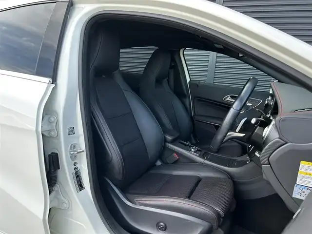 メルセデス・ベンツ Ａ１８０ スポーツ 茨城県 2017(平29)年 4万km カルサイトホワイト 後期型 /AMGレザ-エクスクル-シブパッケージ /パノラミックSR /harman/kardon /本革 /シ-トヒ-タ- /M付PWシ-ト /アンビエントライト /レザ-調インテリアトリム /RSP /ACC /LKA /BSA /PRE-SAFE /Bカメラ /パ-クトロニック /ナビ /TV /CarPlay/BT/DVD/CD /LED/ETC2.0/禁煙車