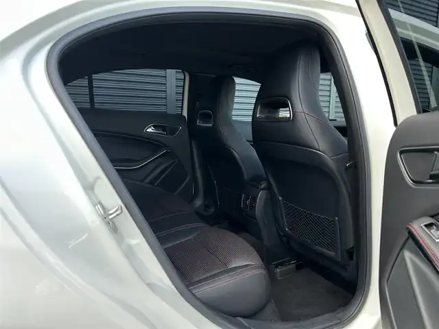 メルセデス・ベンツ Ａ１８０ スポーツ 茨城県 2017(平29)年 4万km カルサイトホワイト 後期型 /AMGレザ-エクスクル-シブパッケージ /パノラミックSR /harman/kardon /本革 /シ-トヒ-タ- /M付PWシ-ト /アンビエントライト /レザ-調インテリアトリム /RSP /ACC /LKA /BSA /PRE-SAFE /Bカメラ /パ-クトロニック /ナビ /TV /CarPlay/BT/DVD/CD /LED/ETC2.0/禁煙車