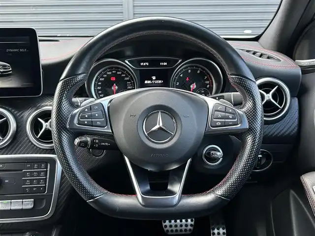 メルセデス・ベンツ Ａ１８０ スポーツ 茨城県 2017(平29)年 4万km カルサイトホワイト 後期型 /AMGレザ-エクスクル-シブパッケージ /パノラミックSR /harman/kardon /本革 /シ-トヒ-タ- /M付PWシ-ト /アンビエントライト /レザ-調インテリアトリム /RSP /ACC /LKA /BSA /PRE-SAFE /Bカメラ /パ-クトロニック /ナビ /TV /CarPlay/BT/DVD/CD /LED/ETC2.0/禁煙車