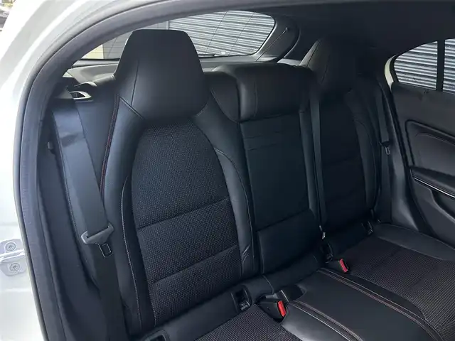 メルセデス・ベンツ Ａ１８０ スポーツ 茨城県 2017(平29)年 4万km カルサイトホワイト 後期型 /AMGレザ-エクスクル-シブパッケージ /パノラミックSR /harman/kardon /本革 /シ-トヒ-タ- /M付PWシ-ト /アンビエントライト /レザ-調インテリアトリム /RSP /ACC /LKA /BSA /PRE-SAFE /Bカメラ /パ-クトロニック /ナビ /TV /CarPlay/BT/DVD/CD /LED/ETC2.0/禁煙車