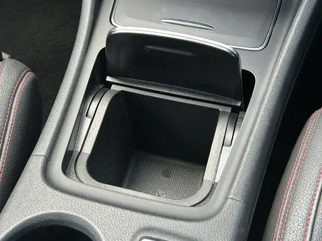 メルセデス・ベンツ Ａ１８０ スポーツ 茨城県 2017(平29)年 4万km カルサイトホワイト 後期型 /AMGレザ-エクスクル-シブパッケージ /パノラミックSR /harman/kardon /本革 /シ-トヒ-タ- /M付PWシ-ト /アンビエントライト /レザ-調インテリアトリム /RSP /ACC /LKA /BSA /PRE-SAFE /Bカメラ /パ-クトロニック /ナビ /TV /CarPlay/BT/DVD/CD /LED/ETC2.0/禁煙車