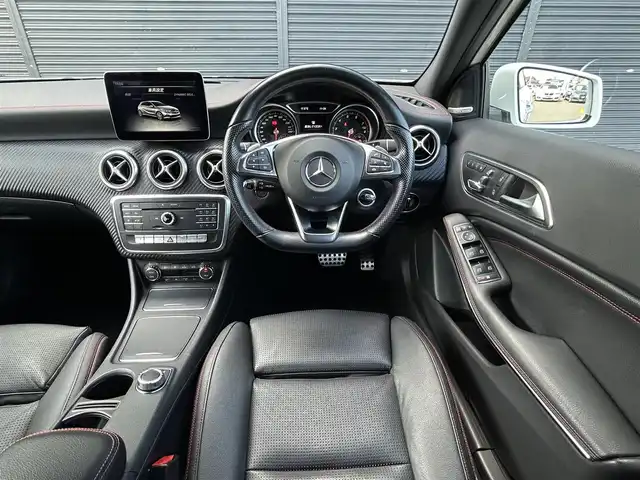 メルセデス・ベンツ Ａ１８０ スポーツ 茨城県 2017(平29)年 4万km カルサイトホワイト 後期型 /AMGレザ-エクスクル-シブパッケージ /パノラミックSR /harman/kardon /本革 /シ-トヒ-タ- /M付PWシ-ト /アンビエントライト /レザ-調インテリアトリム /RSP /ACC /LKA /BSA /PRE-SAFE /Bカメラ /パ-クトロニック /ナビ /TV /CarPlay/BT/DVD/CD /LED/ETC2.0/禁煙車