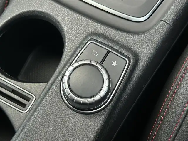 メルセデス・ベンツ Ａ１８０ スポーツ 茨城県 2017(平29)年 4万km カルサイトホワイト 後期型 /AMGレザ-エクスクル-シブパッケージ /パノラミックSR /harman/kardon /本革 /シ-トヒ-タ- /M付PWシ-ト /アンビエントライト /レザ-調インテリアトリム /RSP /ACC /LKA /BSA /PRE-SAFE /Bカメラ /パ-クトロニック /ナビ /TV /CarPlay/BT/DVD/CD /LED/ETC2.0/禁煙車