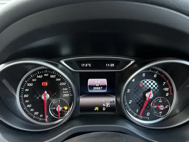 メルセデス・ベンツ Ａ１８０ スポーツ 茨城県 2017(平29)年 4万km カルサイトホワイト 後期型 /AMGレザ-エクスクル-シブパッケージ /パノラミックSR /harman/kardon /本革 /シ-トヒ-タ- /M付PWシ-ト /アンビエントライト /レザ-調インテリアトリム /RSP /ACC /LKA /BSA /PRE-SAFE /Bカメラ /パ-クトロニック /ナビ /TV /CarPlay/BT/DVD/CD /LED/ETC2.0/禁煙車