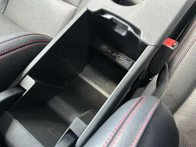 メルセデス・ベンツ Ａ１８０ スポーツ 茨城県 2017(平29)年 4万km カルサイトホワイト 後期型 /AMGレザ-エクスクル-シブパッケージ /パノラミックSR /harman/kardon /本革 /シ-トヒ-タ- /M付PWシ-ト /アンビエントライト /レザ-調インテリアトリム /RSP /ACC /LKA /BSA /PRE-SAFE /Bカメラ /パ-クトロニック /ナビ /TV /CarPlay/BT/DVD/CD /LED/ETC2.0/禁煙車