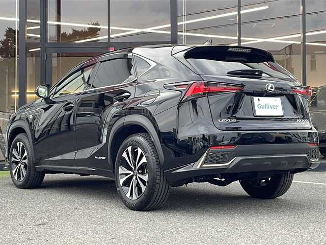 レクサス ＮＸ 300h Fスポーツ 大阪府 2019(平31)年 5万km ブラック １オーナー　サンルーフ　衝突軽減システム　純正ナビ　全周囲カメラ　フルセグＴＶ　Ｂｌｕｅｔｏｏｔｈ　ＣＤ　赤革シート　パワーシート　シートヒーター　ベンチレーション　シートメモリ　三眼ＬＥＤヘッドライト　レーダークルコン　ＥＴＣ２．０　パドルシフト　純正アルミホイール　スペアキー　取扱説明書　保証書　フロアマット　