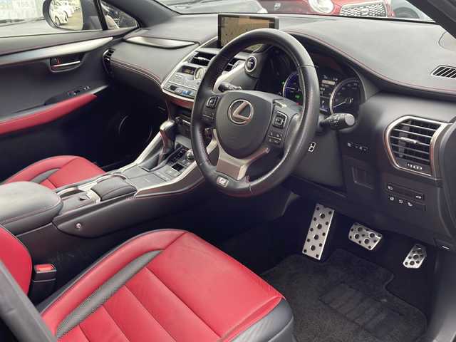 レクサス ＮＸ 300h Fスポーツ 大阪府 2019(平31)年 5万km ブラック １オーナー　サンルーフ　衝突軽減システム　純正ナビ　全周囲カメラ　フルセグＴＶ　Ｂｌｕｅｔｏｏｔｈ　ＣＤ　赤革シート　パワーシート　シートヒーター　ベンチレーション　シートメモリ　三眼ＬＥＤヘッドライト　レーダークルコン　ＥＴＣ２．０　パドルシフト　純正アルミホイール　スペアキー　取扱説明書　保証書　フロアマット　