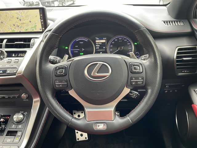 レクサス ＮＸ 300h Fスポーツ 大阪府 2019(平31)年 5万km ブラック １オーナー　サンルーフ　衝突軽減システム　純正ナビ　全周囲カメラ　フルセグＴＶ　Ｂｌｕｅｔｏｏｔｈ　ＣＤ　赤革シート　パワーシート　シートヒーター　ベンチレーション　シートメモリ　三眼ＬＥＤヘッドライト　レーダークルコン　ＥＴＣ２．０　パドルシフト　純正アルミホイール　スペアキー　取扱説明書　保証書　フロアマット　