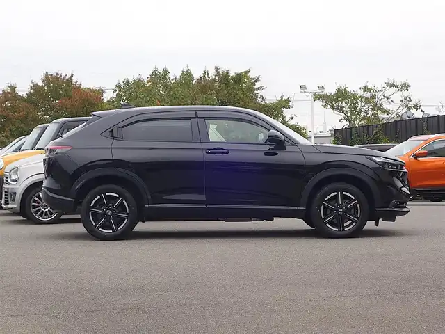 ホンダ ヴェゼル G 山形県 2023(令5)年 3.4万km クリスタルブラックパール ホンダセンシング/純正HDDナビ/　　【CD　DVD　BT　フルセグ　USB】/バックカメラ/レーダークルーズコントロール/LEDオートライト/純正16インチアルミホイール/ドライブレコーダー/コーナーセンサー/アイドリングストップ/ステアリングスイッチ/電動格納ウィンカーミラー/フォグランプ/純正フロアマット/スマートキー×2/ETC