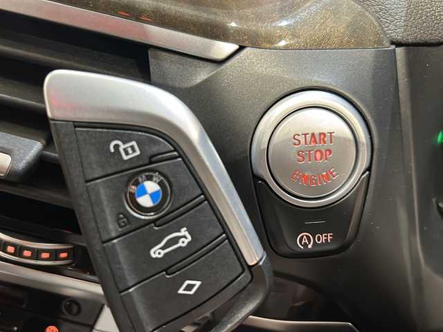 ＢＭＷ Ｘ３ xDrive20i Xライン 新潟県 2020(令2)年 4.1万km サファイアブラックP ハイラインパッケージ/・ランバーサポート/・リヤシートヒーティング/・ヴァーネスカ・レザー・シート/ナビゲーションシステム/・TV/BT/USB/全周囲カメラ/アダプティブ・ヘッドライト/パーキングアシストプラス/・PDC／パーク・ディスタンス・コントロール/（フロント&リヤ、ビジュアル表示機能付）/・パーキング・アシスト（並列・縦列）/・トップ・ビュー/・ サイド・ビュー・カメラ/・リヤ・ビュー・カメラ（予想進路表示機能付）/ドライビング・アシスト・プラス/・アクティブ・クルーズ・コントロール（ストップ&ゴー機能付）/・ステアリング&レーン・コントロール・アシスト/・ レーン・ディパーチャー・ウォーニング（車線逸脱警告システム）/・ レーン・チェンジ・ウォーニング/・ アクティブ・サイド・コリジョン・プロテクション/・ 前車接近警告機能/・ 衝突回避・被害軽減ブレーキ/・ 事故回避アシスト/・後車衝突警告機能/ABS/CBC/DSC／DTC／DBC/HDC/パワーシート/ETC2.0/ドライブレコーダー/ワイヤレス充電