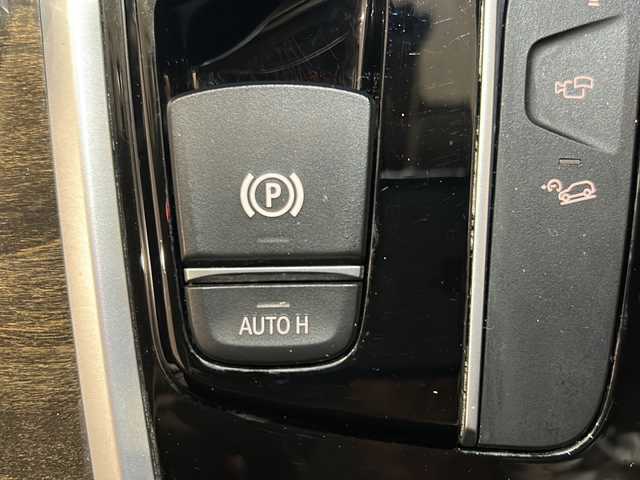 ＢＭＷ Ｘ３ xDrive20i Xライン 新潟県 2020(令2)年 4.1万km サファイアブラックP ハイラインパッケージ/・ランバーサポート/・リヤシートヒーティング/・ヴァーネスカ・レザー・シート/ナビゲーションシステム/・TV/BT/USB/全周囲カメラ/アダプティブ・ヘッドライト/パーキングアシストプラス/・PDC／パーク・ディスタンス・コントロール/（フロント&リヤ、ビジュアル表示機能付）/・パーキング・アシスト（並列・縦列）/・トップ・ビュー/・ サイド・ビュー・カメラ/・リヤ・ビュー・カメラ（予想進路表示機能付）/ドライビング・アシスト・プラス/・アクティブ・クルーズ・コントロール（ストップ&ゴー機能付）/・ステアリング&レーン・コントロール・アシスト/・ レーン・ディパーチャー・ウォーニング（車線逸脱警告システム）/・ レーン・チェンジ・ウォーニング/・ アクティブ・サイド・コリジョン・プロテクション/・ 前車接近警告機能/・ 衝突回避・被害軽減ブレーキ/・ 事故回避アシスト/・後車衝突警告機能/ABS/CBC/DSC／DTC／DBC/HDC/パワーシート/ETC2.0/ドライブレコーダー/ワイヤレス充電