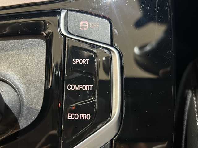 ＢＭＷ Ｘ３ xDrive20i Xライン 新潟県 2020(令2)年 4.1万km サファイアブラックP ハイラインパッケージ/・ランバーサポート/・リヤシートヒーティング/・ヴァーネスカ・レザー・シート/ナビゲーションシステム/・TV/BT/USB/全周囲カメラ/アダプティブ・ヘッドライト/パーキングアシストプラス/・PDC／パーク・ディスタンス・コントロール/（フロント&リヤ、ビジュアル表示機能付）/・パーキング・アシスト（並列・縦列）/・トップ・ビュー/・ サイド・ビュー・カメラ/・リヤ・ビュー・カメラ（予想進路表示機能付）/ドライビング・アシスト・プラス/・アクティブ・クルーズ・コントロール（ストップ&ゴー機能付）/・ステアリング&レーン・コントロール・アシスト/・ レーン・ディパーチャー・ウォーニング（車線逸脱警告システム）/・ レーン・チェンジ・ウォーニング/・ アクティブ・サイド・コリジョン・プロテクション/・ 前車接近警告機能/・ 衝突回避・被害軽減ブレーキ/・ 事故回避アシスト/・後車衝突警告機能/ABS/CBC/DSC／DTC／DBC/HDC/パワーシート/ETC2.0/ドライブレコーダー/ワイヤレス充電