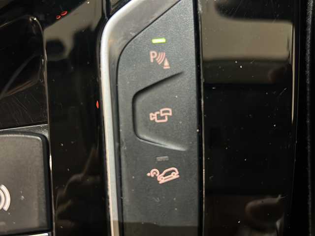 ＢＭＷ Ｘ３ xDrive20i Xライン 新潟県 2020(令2)年 4.1万km サファイアブラックP ハイラインパッケージ/・ランバーサポート/・リヤシートヒーティング/・ヴァーネスカ・レザー・シート/ナビゲーションシステム/・TV/BT/USB/全周囲カメラ/アダプティブ・ヘッドライト/パーキングアシストプラス/・PDC／パーク・ディスタンス・コントロール/（フロント&リヤ、ビジュアル表示機能付）/・パーキング・アシスト（並列・縦列）/・トップ・ビュー/・ サイド・ビュー・カメラ/・リヤ・ビュー・カメラ（予想進路表示機能付）/ドライビング・アシスト・プラス/・アクティブ・クルーズ・コントロール（ストップ&ゴー機能付）/・ステアリング&レーン・コントロール・アシスト/・ レーン・ディパーチャー・ウォーニング（車線逸脱警告システム）/・ レーン・チェンジ・ウォーニング/・ アクティブ・サイド・コリジョン・プロテクション/・ 前車接近警告機能/・ 衝突回避・被害軽減ブレーキ/・ 事故回避アシスト/・後車衝突警告機能/ABS/CBC/DSC／DTC／DBC/HDC/パワーシート/ETC2.0/ドライブレコーダー/ワイヤレス充電