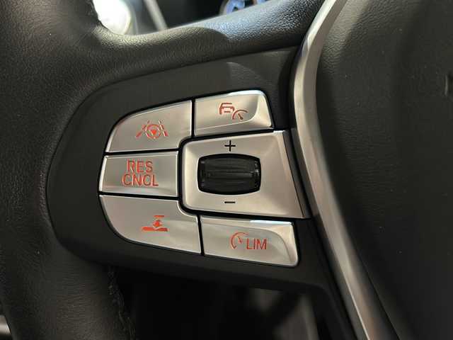 ＢＭＷ Ｘ３ xDrive20i Xライン 新潟県 2020(令2)年 4.1万km サファイアブラックP ハイラインパッケージ/・ランバーサポート/・リヤシートヒーティング/・ヴァーネスカ・レザー・シート/ナビゲーションシステム/・TV/BT/USB/全周囲カメラ/アダプティブ・ヘッドライト/パーキングアシストプラス/・PDC／パーク・ディスタンス・コントロール/（フロント&リヤ、ビジュアル表示機能付）/・パーキング・アシスト（並列・縦列）/・トップ・ビュー/・ サイド・ビュー・カメラ/・リヤ・ビュー・カメラ（予想進路表示機能付）/ドライビング・アシスト・プラス/・アクティブ・クルーズ・コントロール（ストップ&ゴー機能付）/・ステアリング&レーン・コントロール・アシスト/・ レーン・ディパーチャー・ウォーニング（車線逸脱警告システム）/・ レーン・チェンジ・ウォーニング/・ アクティブ・サイド・コリジョン・プロテクション/・ 前車接近警告機能/・ 衝突回避・被害軽減ブレーキ/・ 事故回避アシスト/・後車衝突警告機能/ABS/CBC/DSC／DTC／DBC/HDC/パワーシート/ETC2.0/ドライブレコーダー/ワイヤレス充電